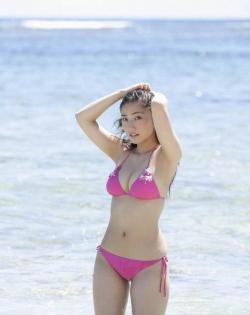 日本美女在海边在海边 日本美女骨感图片